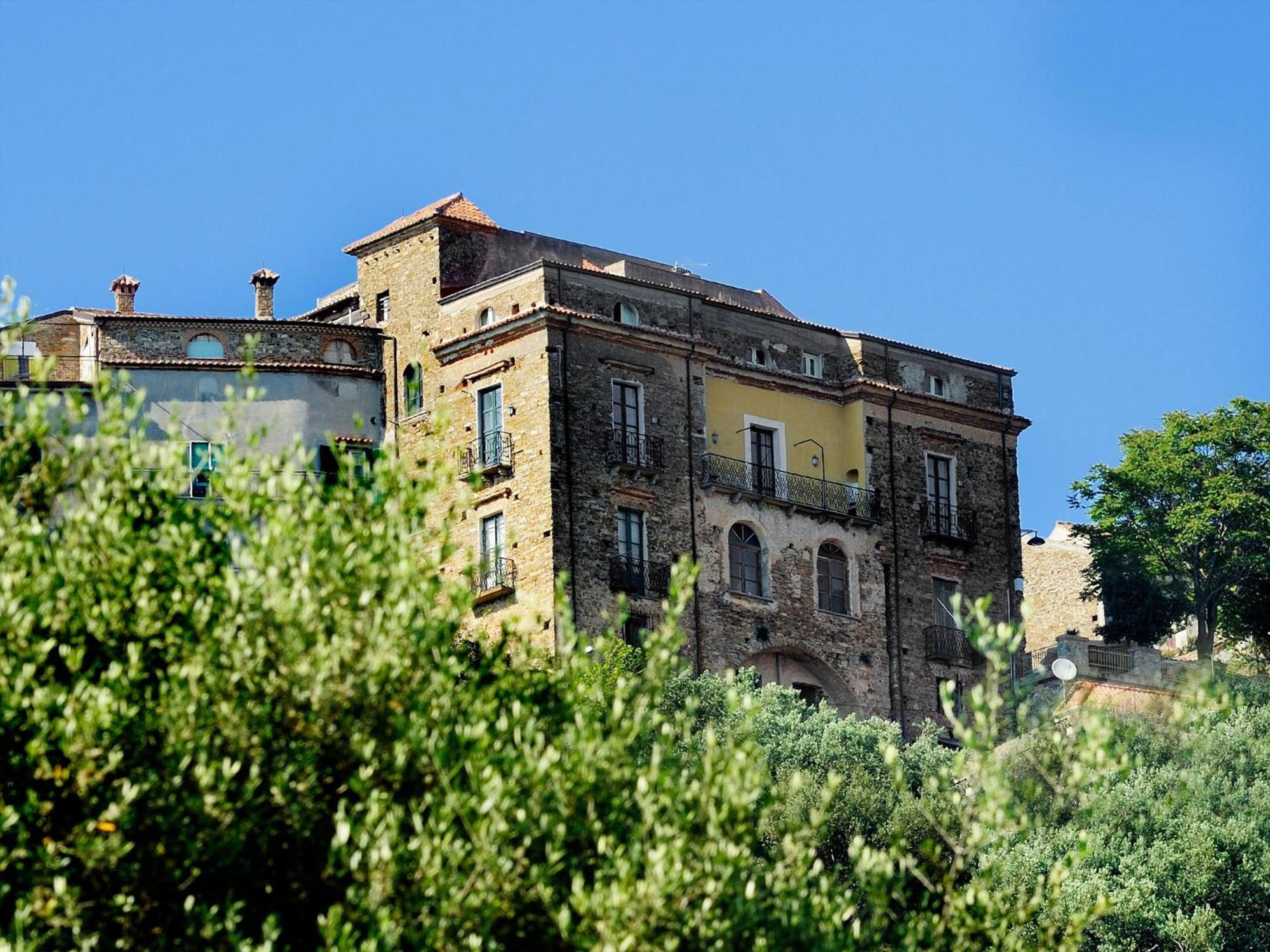 Residenza Matarazzo E Le Sue Soffitte Apartment Castellabate Exterior photo