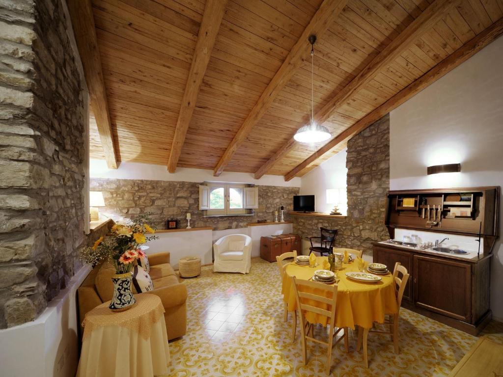 Residenza Matarazzo E Le Sue Soffitte Apartment Castellabate Room photo